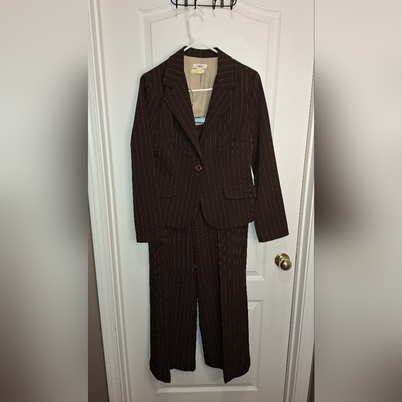 CATO / BROWN PINSTRIPE WOMEN'S PANTS SUIT / SIZE 10/12 - Picture 1 of 14